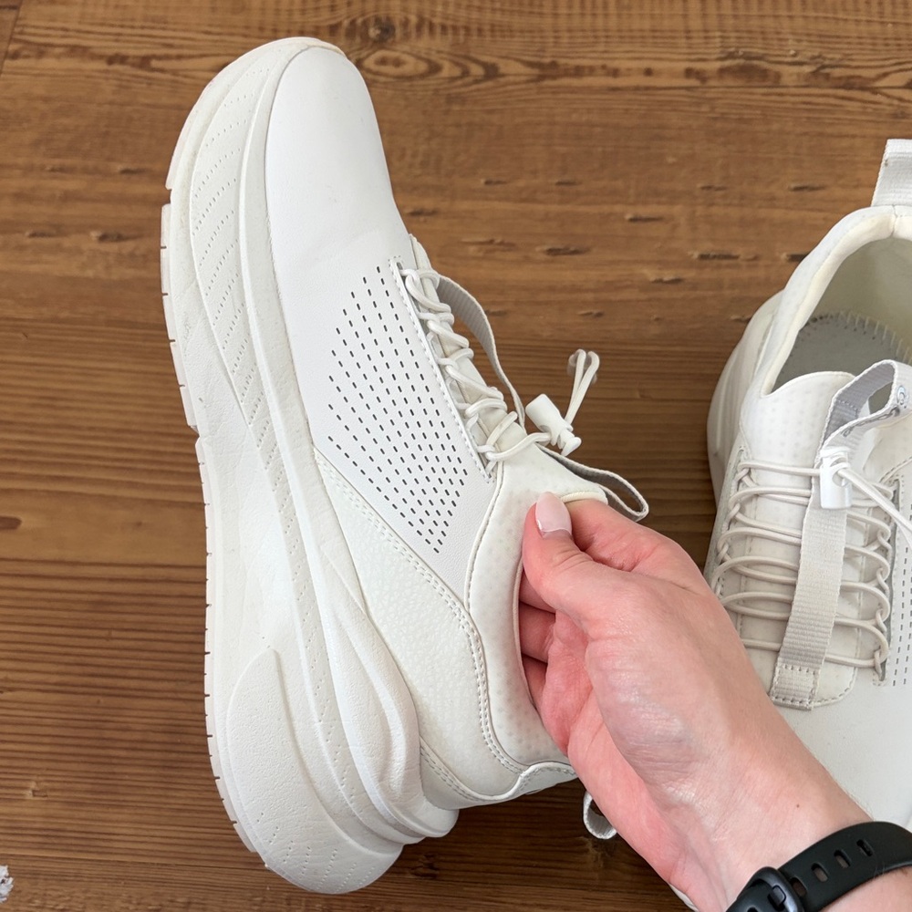 Clove White Women’s Classic Sneakers in Brilliant White - Picture 5 of 11